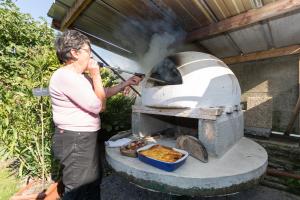 Ein für Gäste verfügbarer Grill im Bed & Breakfast