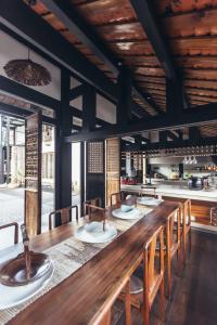 En restaurant eller et andet spisested på Zhangjiajie Song Boutique B & B - Zhangjiajie National Forest Park Wulingyuan