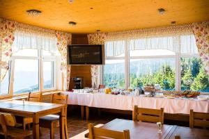 Restoran ili neka druga zalogajnica u objektu Chata Jiriho na Seraku