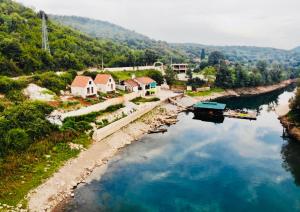 Photo de la galerie de l'établissement Splav "Slap" - Bungalovi, à Danilovgrad