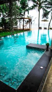 Bazén v ubytování Baan SanSuk Pranburi - Beach Front & Pool Villa nebo v jeho okolí