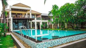 Bazén v ubytování Baan SanSuk Pranburi - Beach Front & Pool Villa nebo v jeho okolí