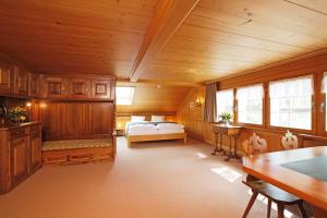 a bedroom with a bed and a table in a room at Bären - Das Gästehaus in Gais