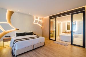 Postel nebo postele na pokoji v ubytování The Yana Villas Hua Hin