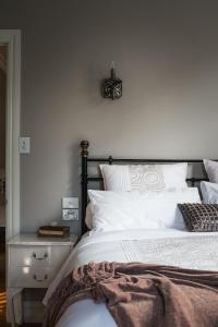 Letto o letti in una camera di The Ark Stanley Luxury Bed and Breakfast