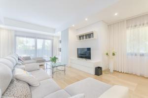 A television and/or entertainment centre at Villa Diagonal