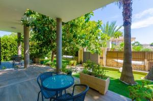 A garden outside Villa Diagonal