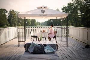 Balkón nebo terasa v ubytování Szafirowy Dwór Hotel & Restauracja