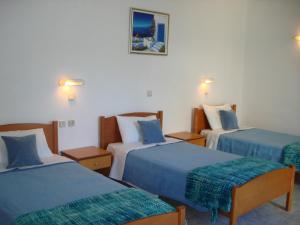 Postel nebo postele na pokoji v ubytování Elpida Beach Studios