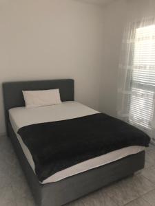 Posteľ alebo postele v izbe v ubytovaní Apartman Ylli