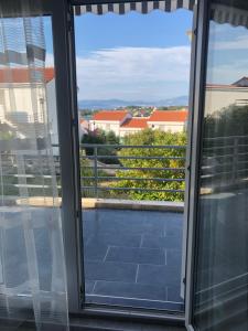 Balkón alebo terasa v ubytovaní Apartman Ylli
