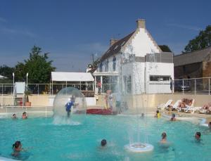 The swimming pool at or close to Camping Les Sables Blancs