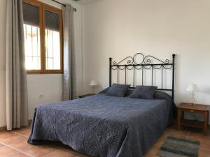 A bed or beds in a room at Jardin Andaluz Appart Alhambra