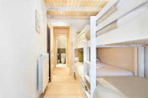 Posteľ alebo postele v izbe v ubytovaní Val de Ruda Luxe 60 by FeelFree Rentals