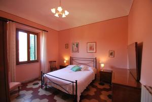 a bedroom with a bed and a window at Casa Lidia in Capoliveri