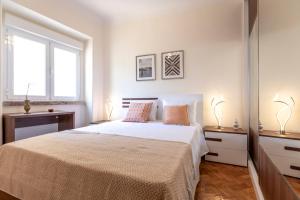 Llit o llits en una habitació de Like-home Casa Campolide