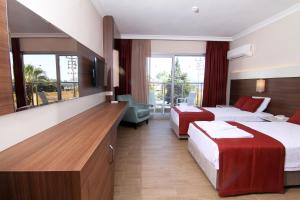 Postel nebo postele na pokoji v ubytování Sunway Club Otel
