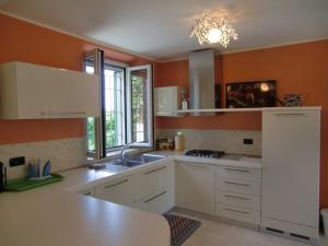Η κουζίνα ή μικρή κουζίνα στο B&B LA VIGNA DI TINA