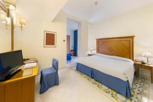 Telewizja i/lub zestaw kina domowego w obiekcie Hotel Continental