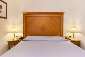 Łóżko lub łóżka w pokoju w obiekcie Hotel Continental