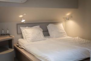 Una cama o camas en una habitación de B&B Droomboot