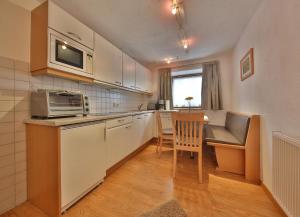 Kuchyňa alebo kuchynka v ubytovaní Apartmenthaus Jörg - im Sommer INKLUSIVE Super-Sommer-Card