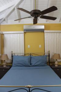 En eller flere senge i et værelse på Driftwood 85