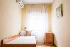 Postel nebo postele na pokoji v ubytování Home & Private Terrace WIFI + AIRCON
