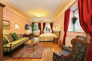 Un pat sau paturi într-o cameră la Hotel Edward Kelly