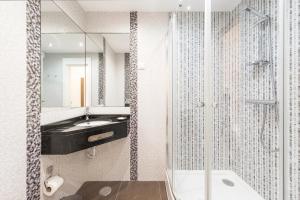 a bathroom with a shower and a sink at Victory Village 9F in Quinta do Lago +31 photos