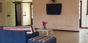 Televisyen dan/atau pusat hiburan di Casa Praia das Dunas Residence Club