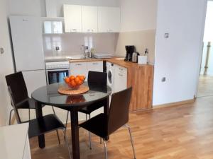 Apartament Toruń, Szeroka Cosy Apartmentにあるキッチンまたは簡易キッチン