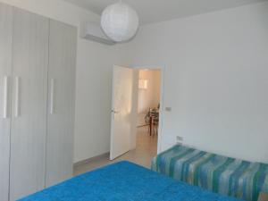 a room with two beds and a hallway with a door at Appartamento il Geranio in Quercianella