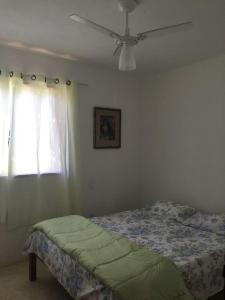 Giường trong phòng chung tại Bromélia Blue