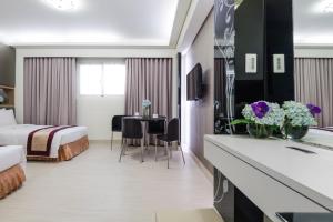 TV a/nebo společenská místnost v ubytování Harmonious Hotel