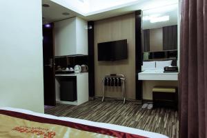 Kuchyň nebo kuchyňský kout v ubytování Harmonious Hotel