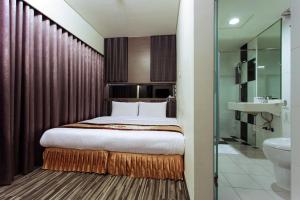 Koupelna v ubytování Harmonious Hotel