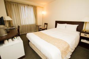 
Tempat tidur dalam kamar di Hotel Yokohama Camelot Japan
