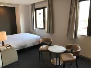 Postel nebo postele na pokoji v ubytování Chisun Hotel Kamata