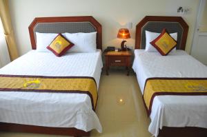 מיטה או מיטות בחדר ב-Hai Long Hotel Cat Ba