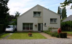 a white house with a car parked in front of it at Au Fil des Rêves in Rèves