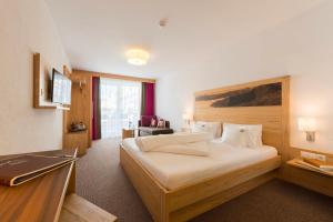 Postel nebo postele na pokoji v ubytování Alpinhotel Monte Superior - Silvretta Card Premium Betrieb