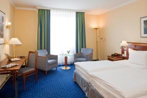 Postel nebo postele na pokoji v ubytování Mercure Hotel Trier Porta Nigra