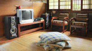 TV a/nebo společenská místnost v ubytování Villa Kota Bunga Ade Type Jepang - 0224