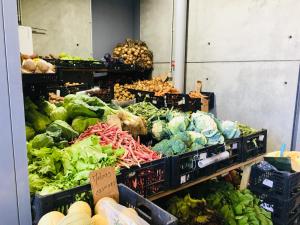 a market with lots of vegetables on display at Douro Marina Studios in Vila Nova de Gaia