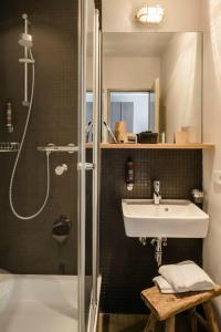 a bathroom with a sink and a shower at Bold Hotel Frankfurt Messe in Frankfurt