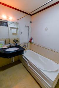 Phòng tắm tại A25 Hotel - 61 Lương Ngọc Quyến