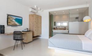 A bed or beds in a room at Psaravolada Hotel Milos