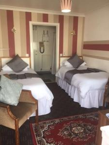 Un pat sau paturi într-o cameră la The Thistle Inn