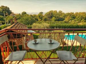 a table and chairs on a balcony with a view at Gino's House - Locazione Turistica in Gubbio